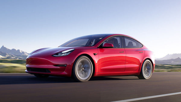 Un dron fue capaz de hackear un Tesla: pudo abrir las puertas, cambiar modos de conducción y hasta poner música volando por encima